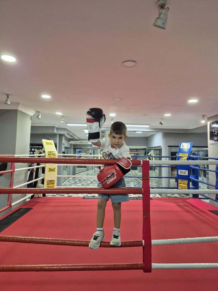 Ringde minik sporcu